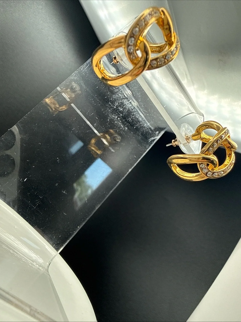 Source‎ Unknown Gold-Tone Crystal Link Earrings